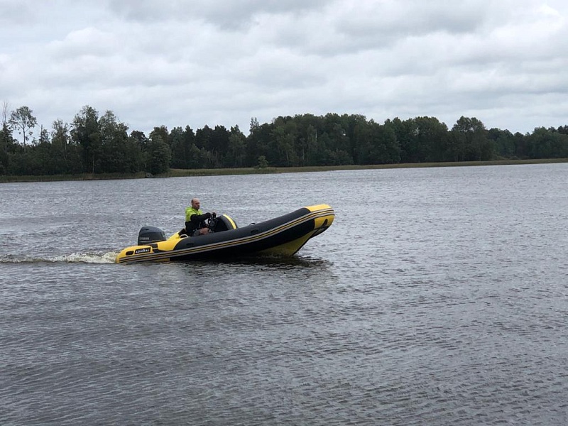 Адмирал RIB 470 с консолью